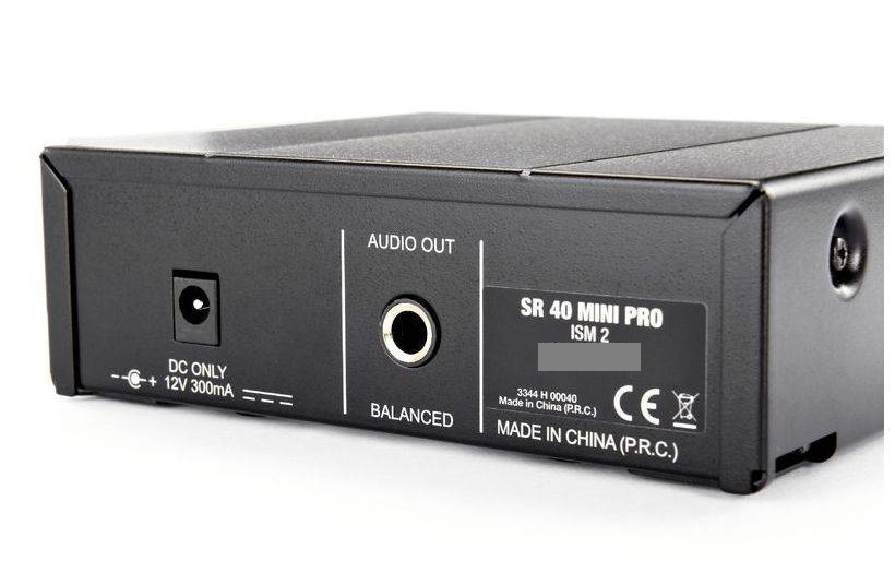 AKG WMS40 Mini Vocal Set BD US25D (540.4МГц) вокальная радиосистема с приёмником SR40 Mini и ручным 
