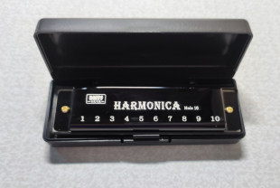 harmonica dmts hole10 black губная гармошка 10 отверстий, в кейсе, черная