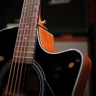 kepma eace os1 bk gloss трансакустическая гитара, махагон, дека ель, цвет черный, глянцевый. x2 os1
