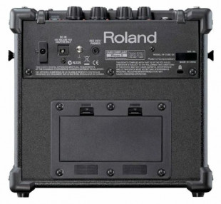 roland m-cube-gxw  гитарный комбо. работает от батареек aaa. новый, не эксплуатировался, белый